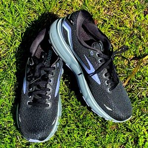 BROOKS GHOST 15 SNEAKERS